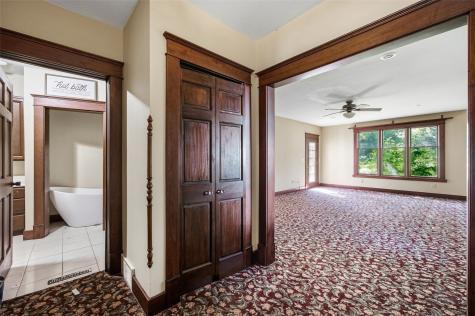402 3rd Street NW Mt Vernon IA 52314