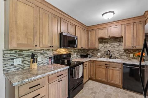 46 Regal Lane Iowa City IA 52240