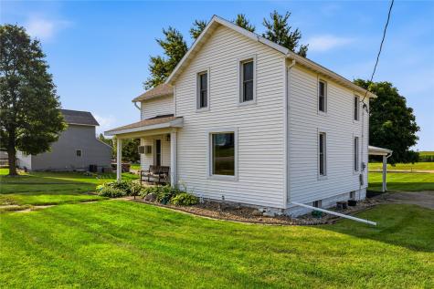 307 Fremont Street SW Blairstown IA 52209