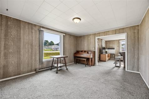 307 Fremont Street SW Blairstown IA 52209