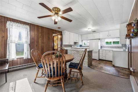 307 Fremont Street SW Blairstown IA 52209
