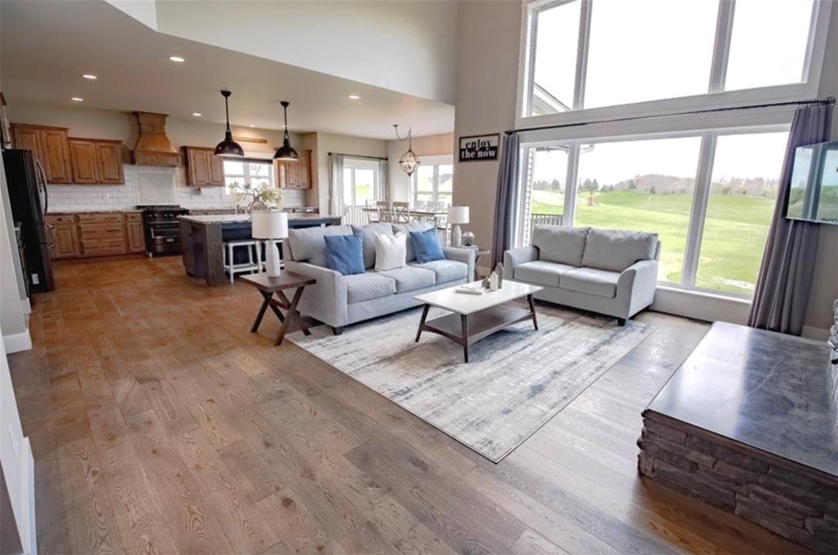 9174 207 Avenue Anamosa IA 52205
