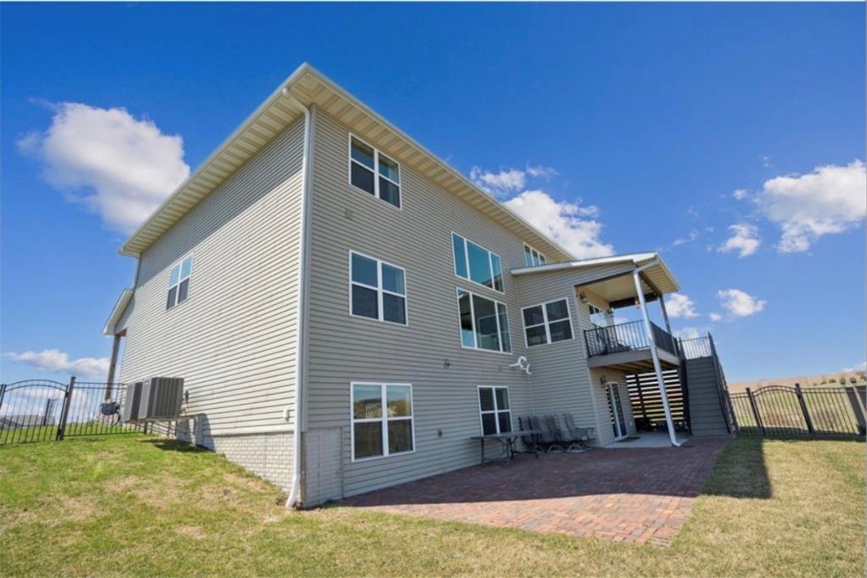 9174 207 Avenue Anamosa IA 52205