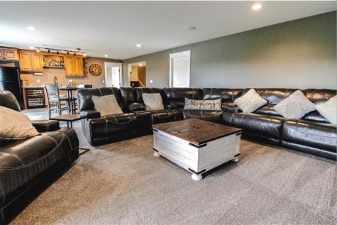 9174 207 Avenue Anamosa IA 52205