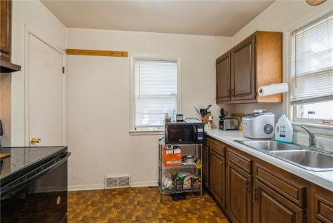 1722 Center Point Road NE Cedar Rapids IA 52402