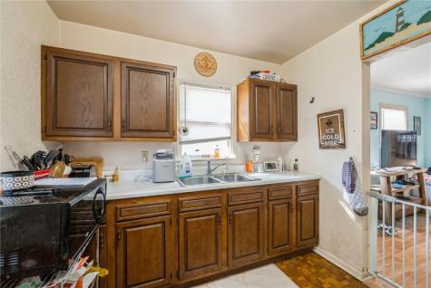 1722 Center Point Road NE Cedar Rapids IA 52402