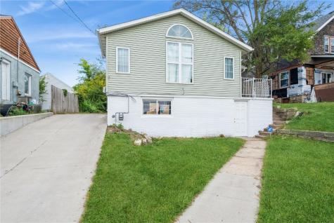 1722 Center Point Road NE Cedar Rapids IA 52402