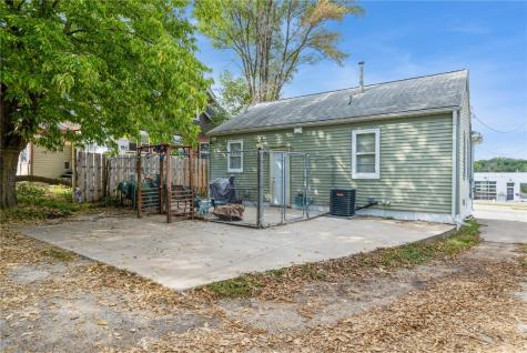 1722 Center Point Road NE Cedar Rapids IA 52402