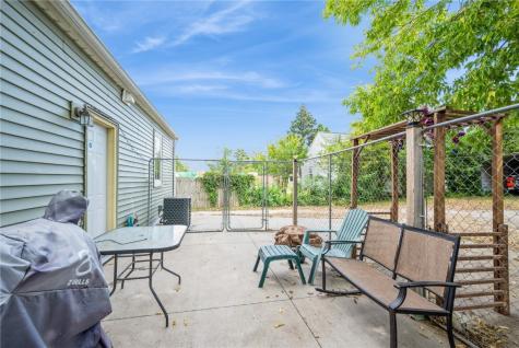 1722 Center Point Road NE Cedar Rapids IA 52402