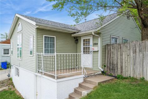 1722 Center Point Road NE Cedar Rapids IA 52402
