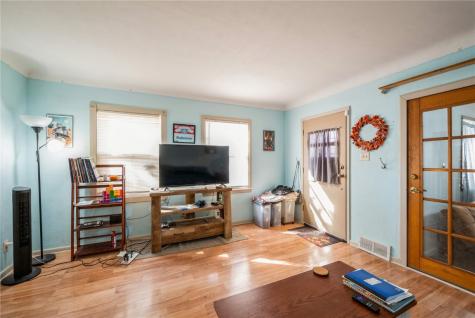 1722 Center Point Road NE Cedar Rapids IA 52402