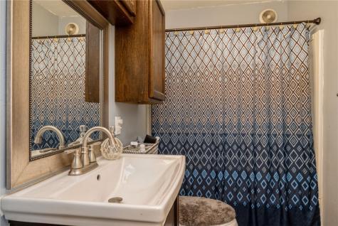 1722 Center Point Road NE Cedar Rapids IA 52402