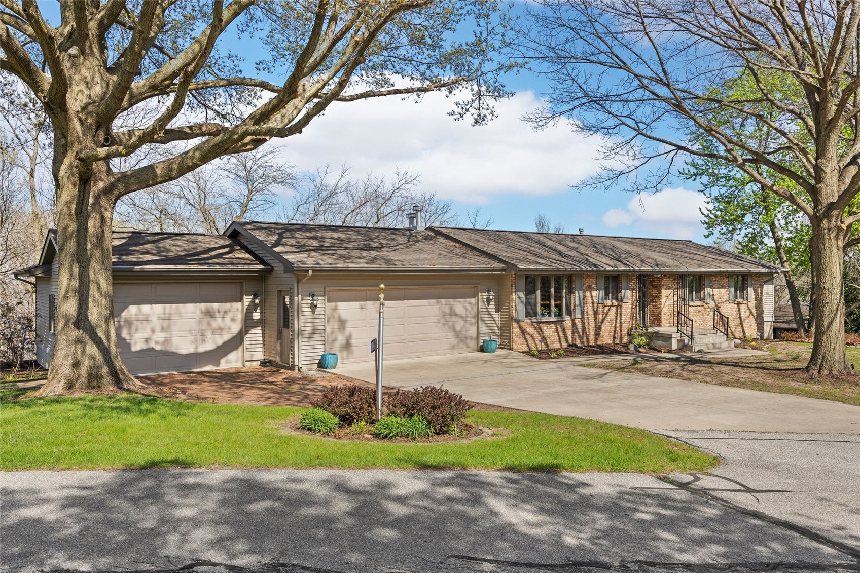 1896 Sunset Drive NE Solon IA 52333