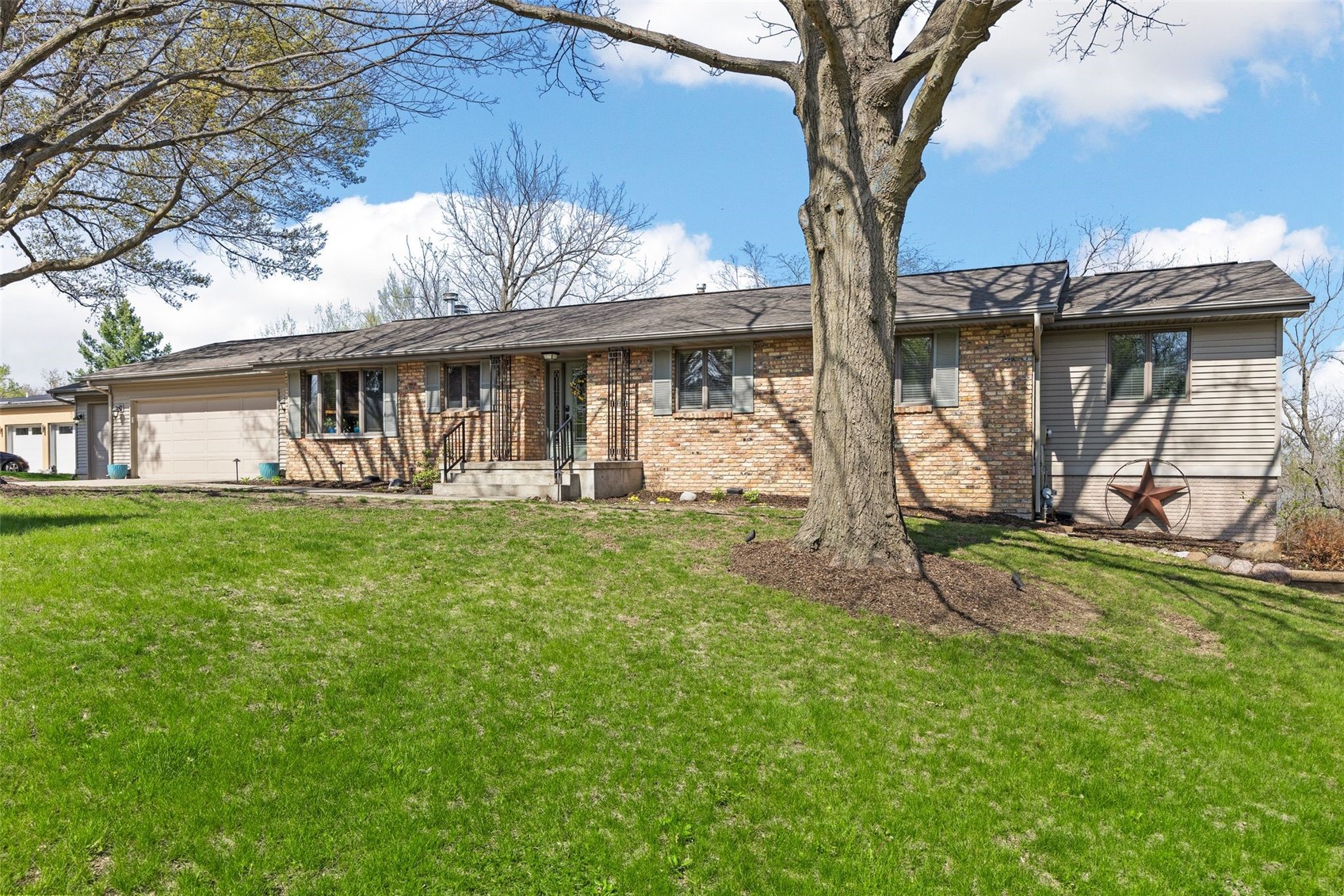 1896 Sunset Drive NE Solon IA 52333