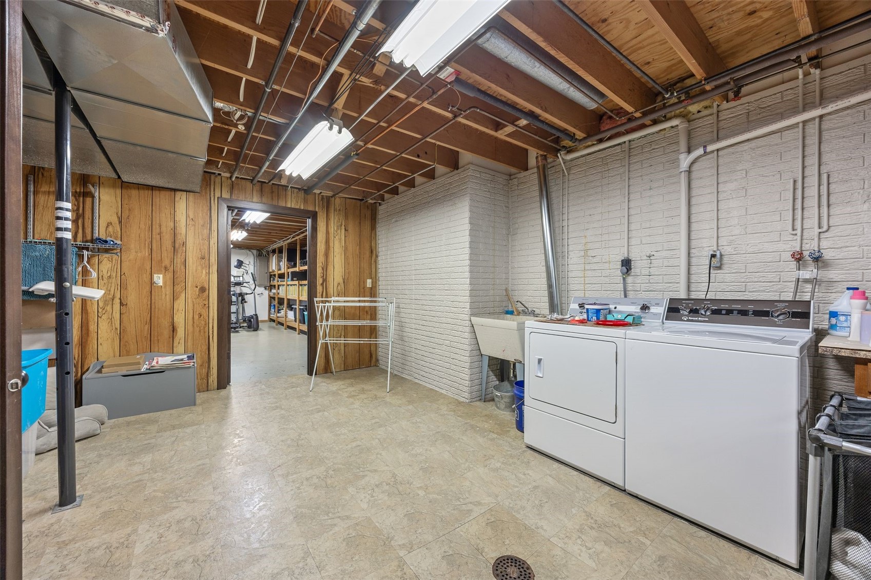 1896 Sunset Drive NE Solon IA 52333