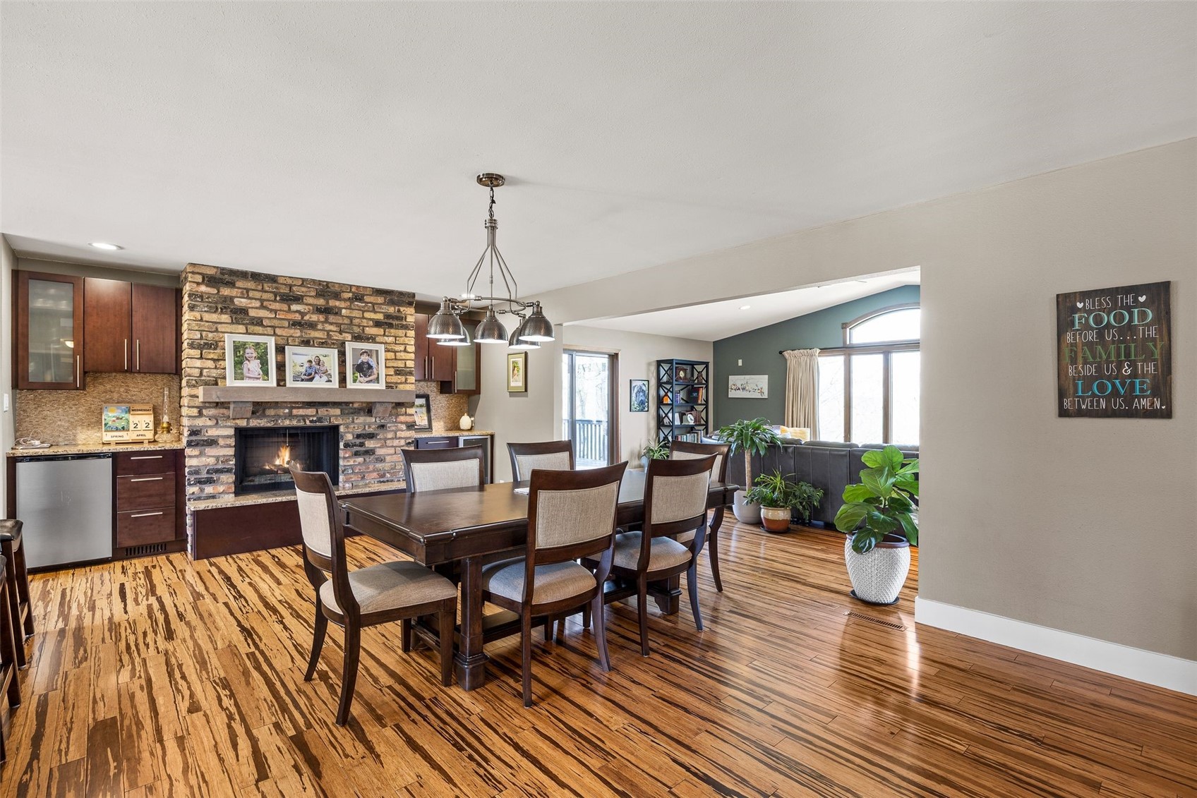 1896 Sunset Drive NE Solon IA 52333