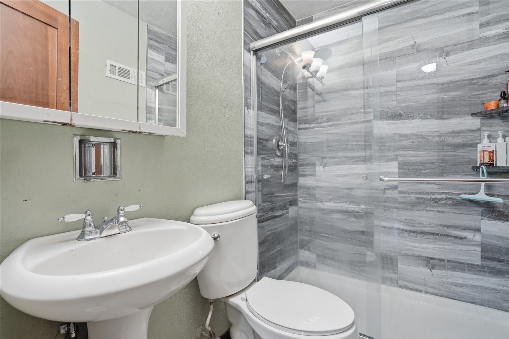 1902 Johnson Avenue NW Cedar Rapids IA 52405