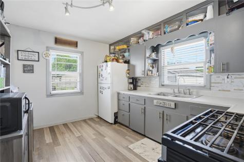 1902 Johnson Avenue NW Cedar Rapids IA 52405