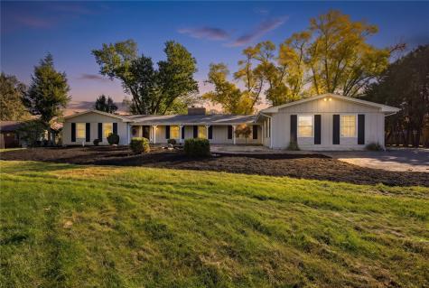 2915 Indian Hill Road SE Cedar Rapids IA 52403