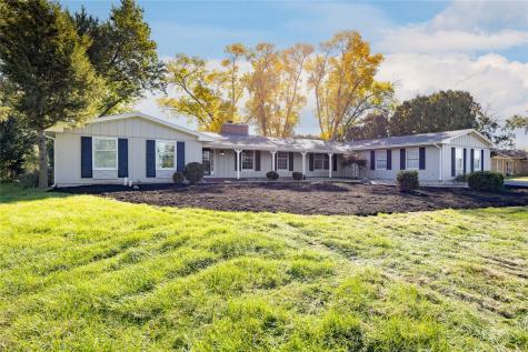2915 Indian Hill Road SE Cedar Rapids IA 52403