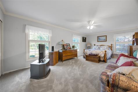2915 Indian Hill Road SE Cedar Rapids IA 52403