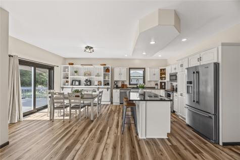 7987 218th Avenue Martelle IA 52305