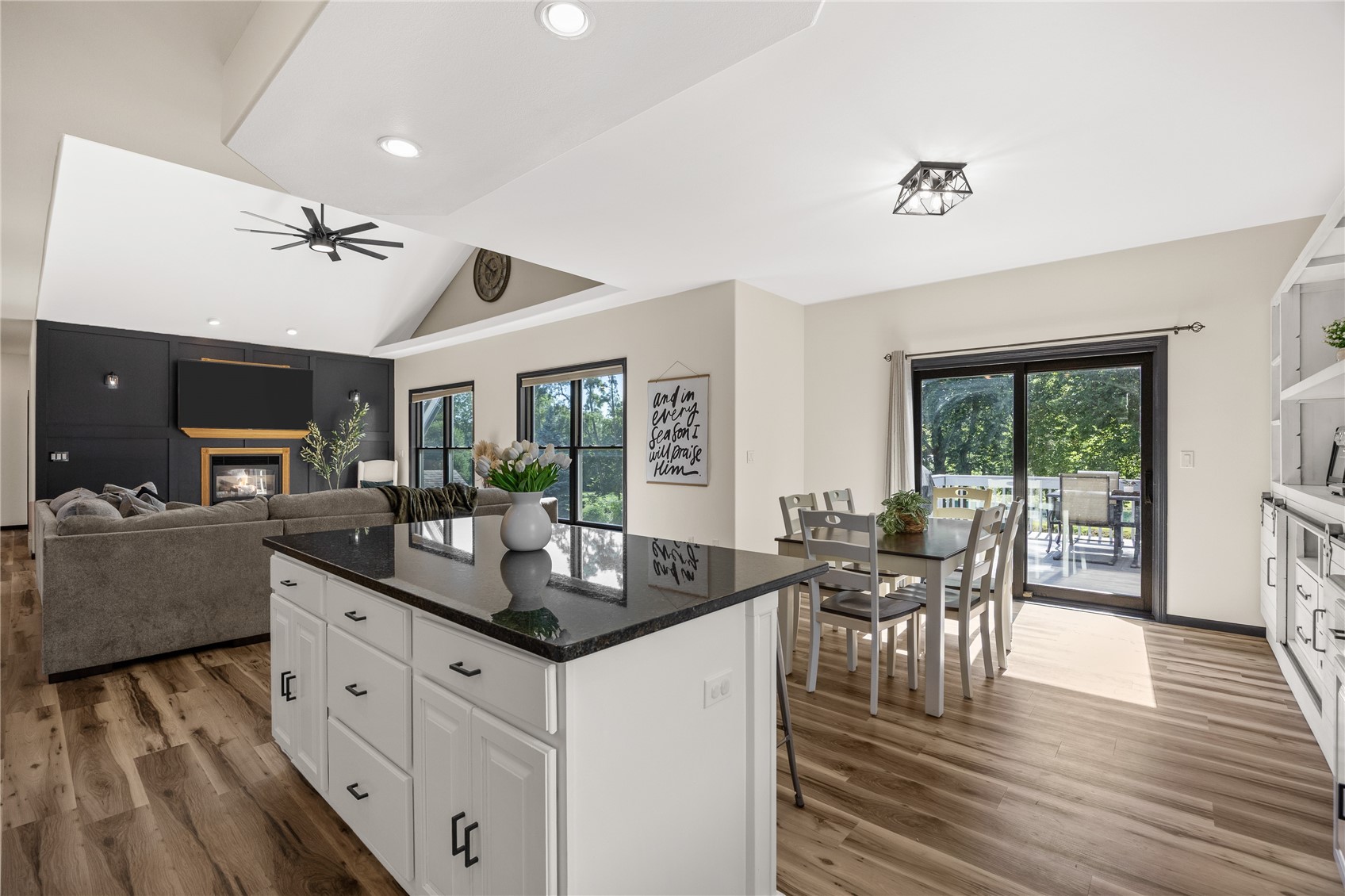 7987 218th Avenue Martelle IA 52305
