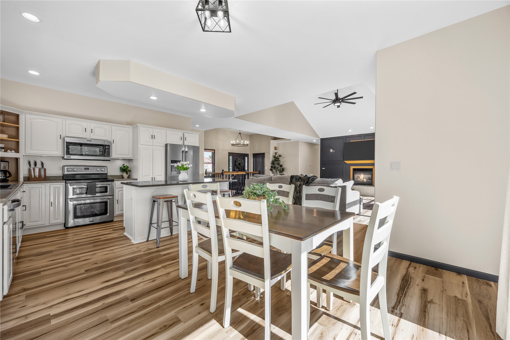 7987 218th Avenue Martelle IA 52305