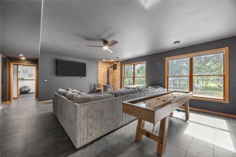 7987 218th Avenue Martelle IA 52305