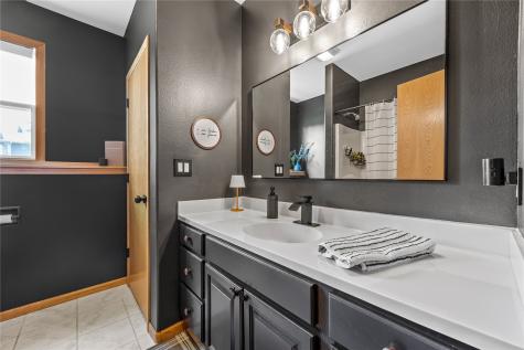 7987 218th Avenue Martelle IA 52305