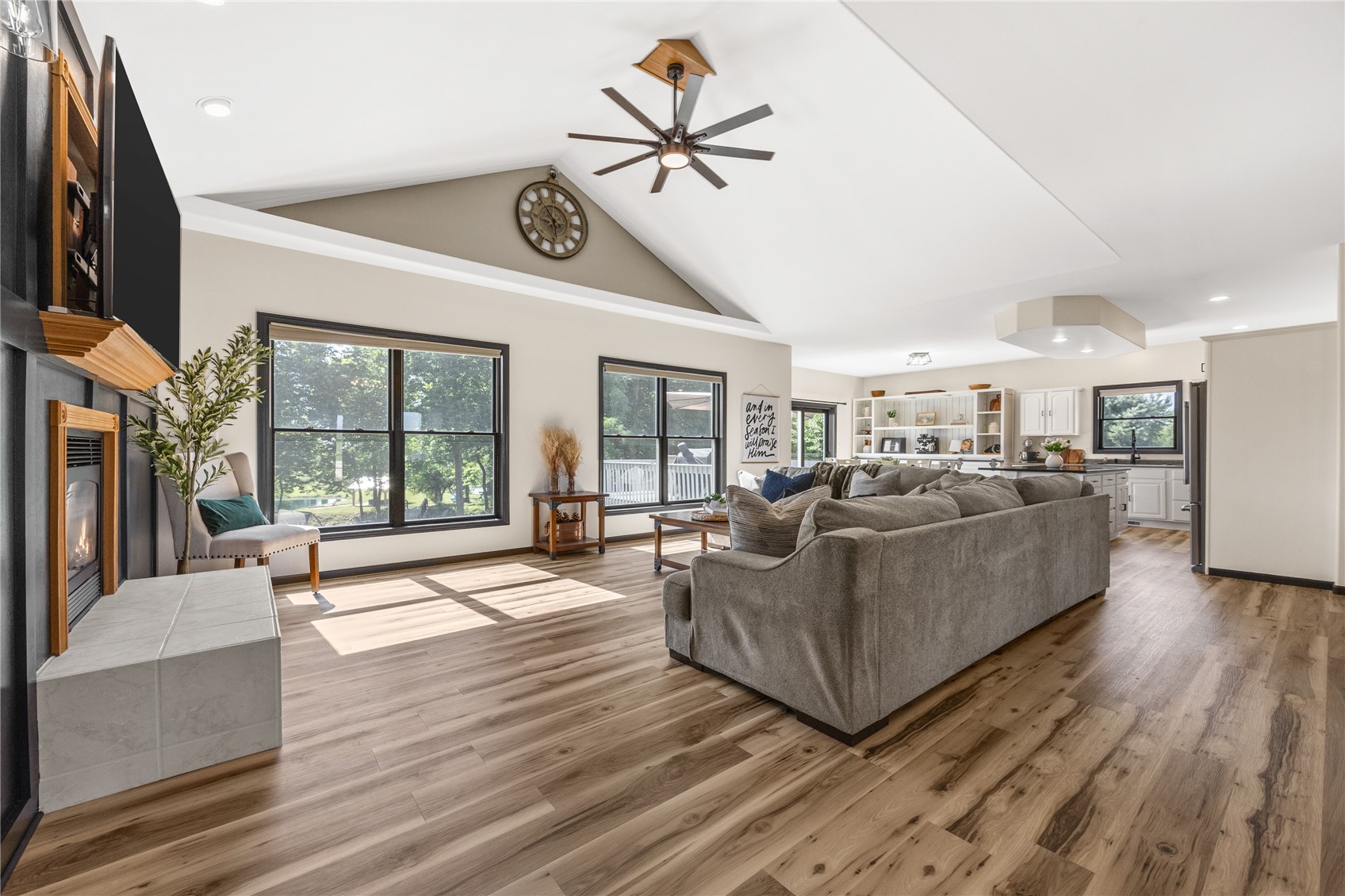 7987 218th Avenue Martelle IA 52305