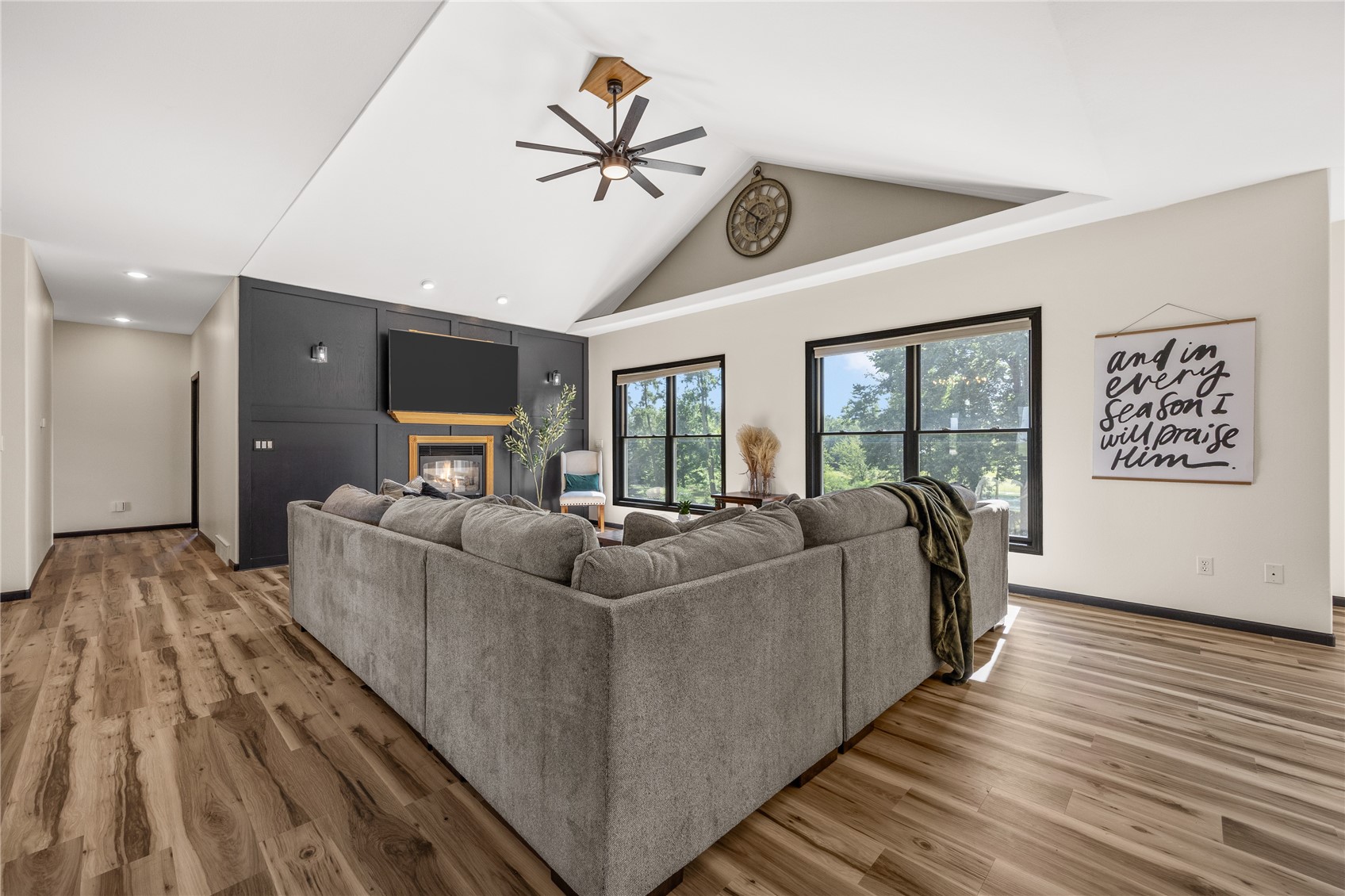 7987 218th Avenue Martelle IA 52305