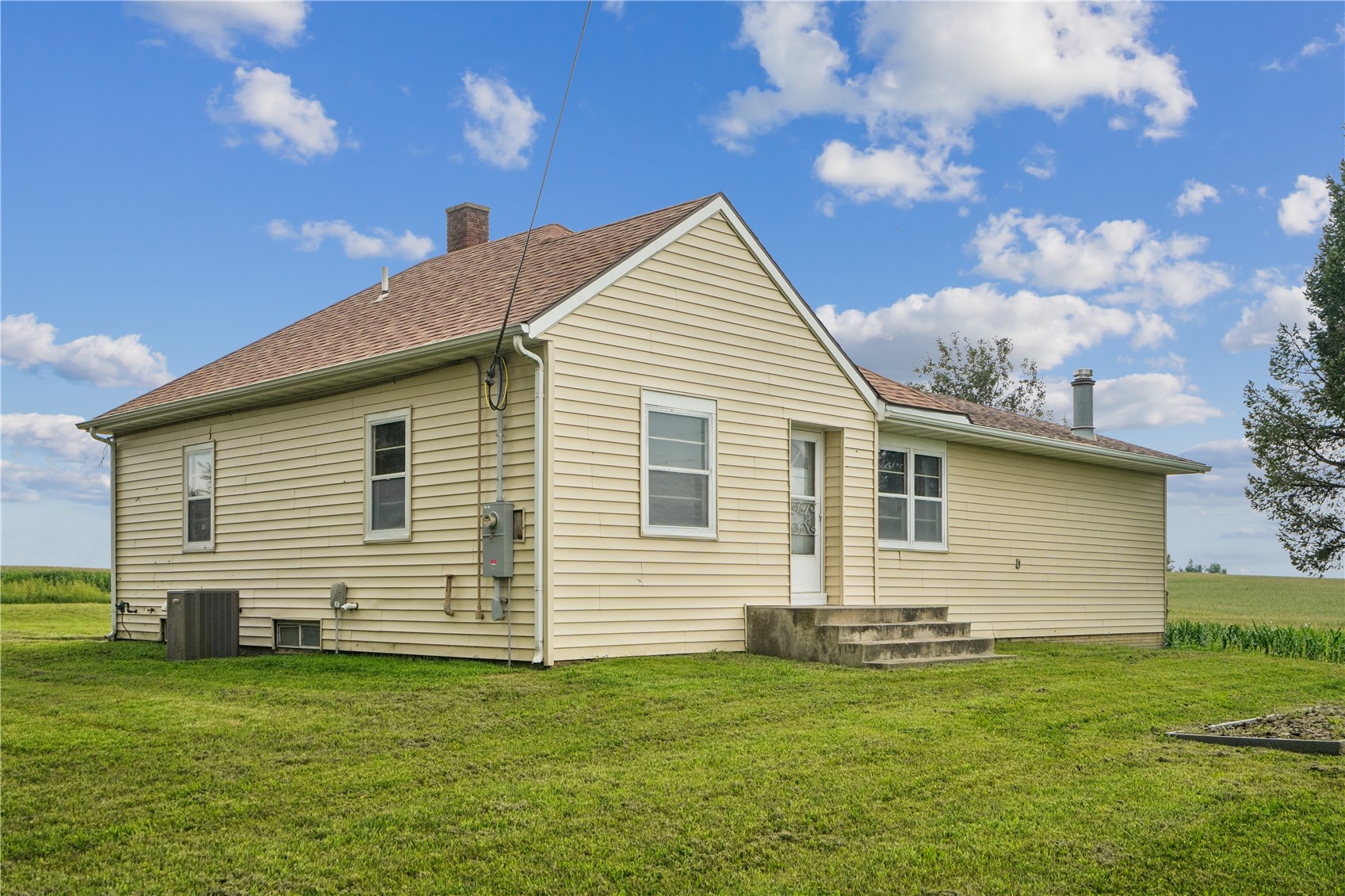 1056 W Avenue Norway IA 52318