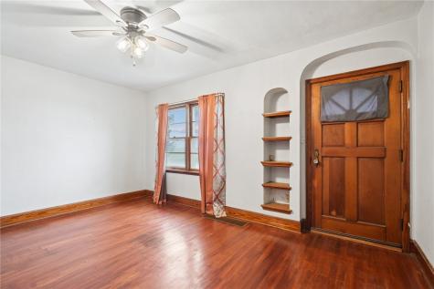 1056 W Avenue Norway IA 52318