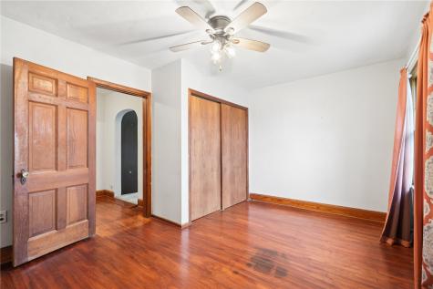 1056 W Avenue Norway IA 52318