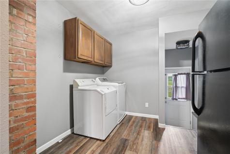 1056 W Avenue Norway IA 52318