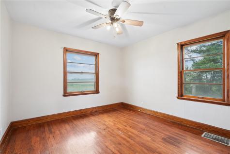 1056 W Avenue Norway IA 52318