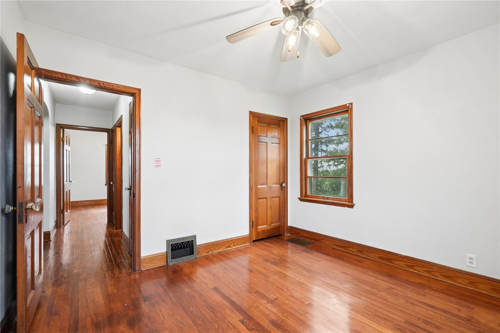 1056 W Avenue Norway IA 52318