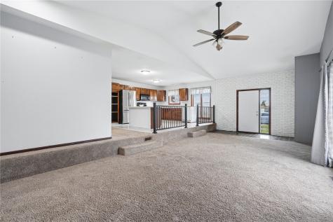 1056 W Avenue Norway IA 52318