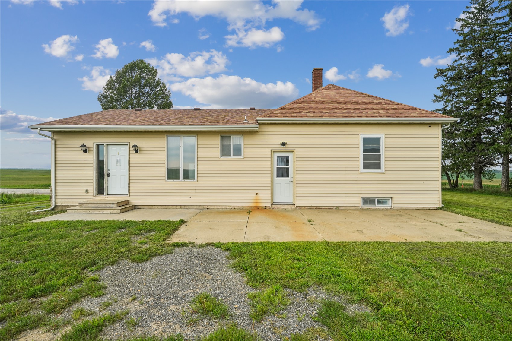 1056 W Avenue Norway IA 52318