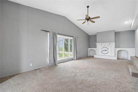 1056 W Avenue Norway IA 52318