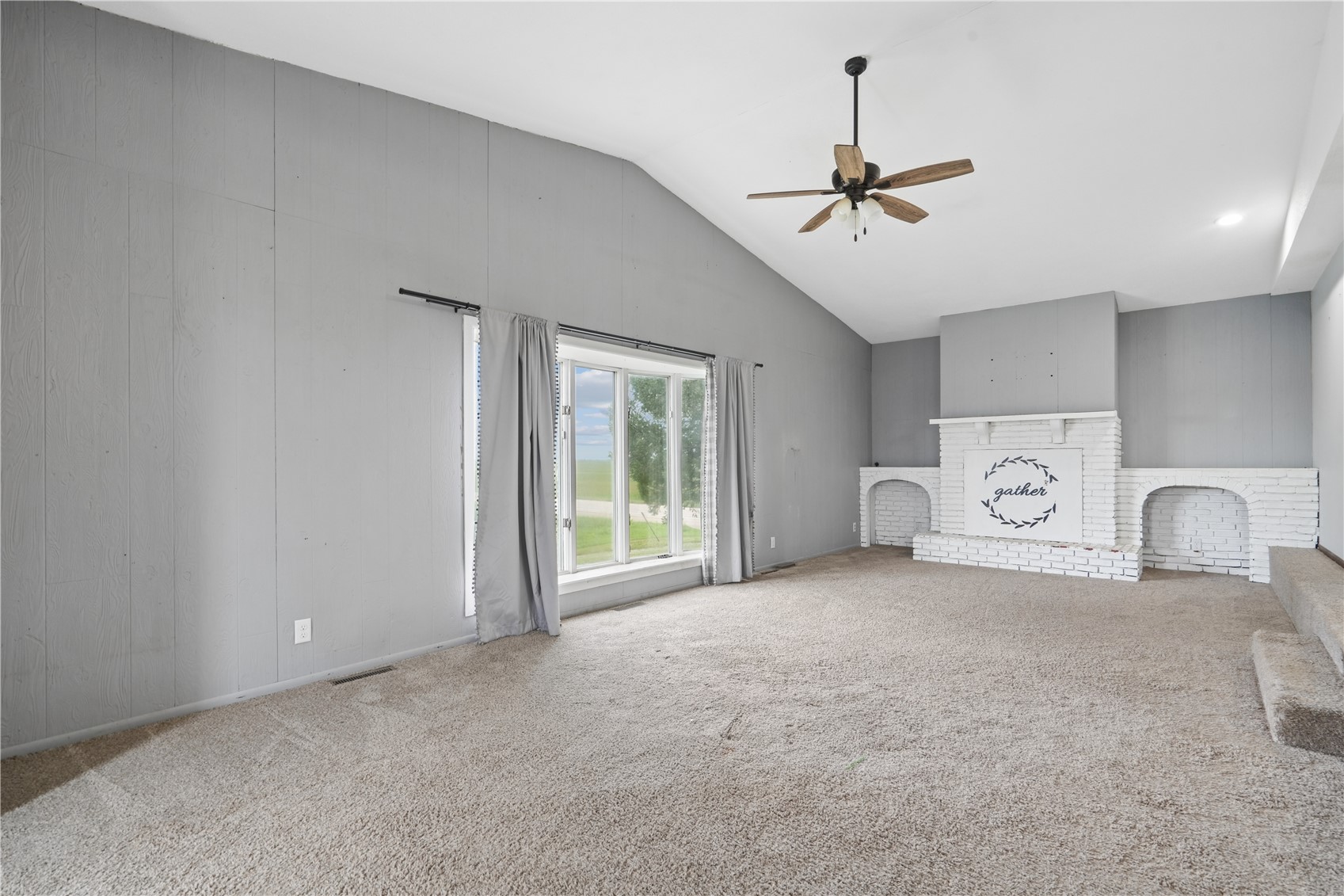 1056 W Avenue Norway IA 52318