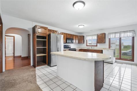 1056 W Avenue Norway IA 52318