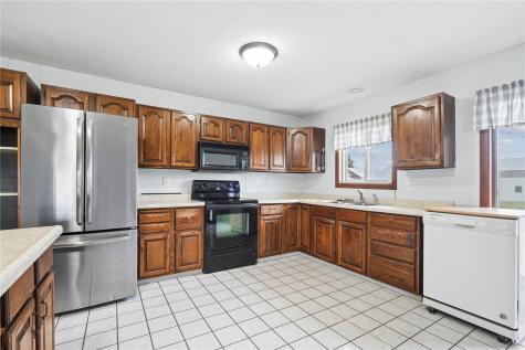 1056 W Avenue Norway IA 52318