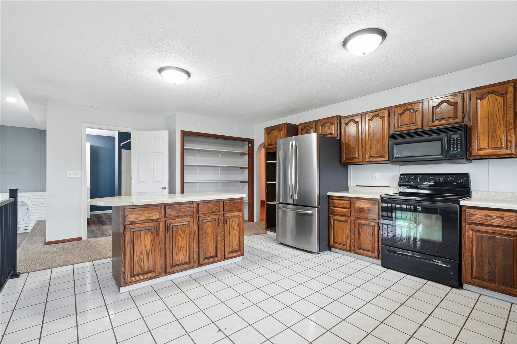 1056 W Avenue Norway IA 52318