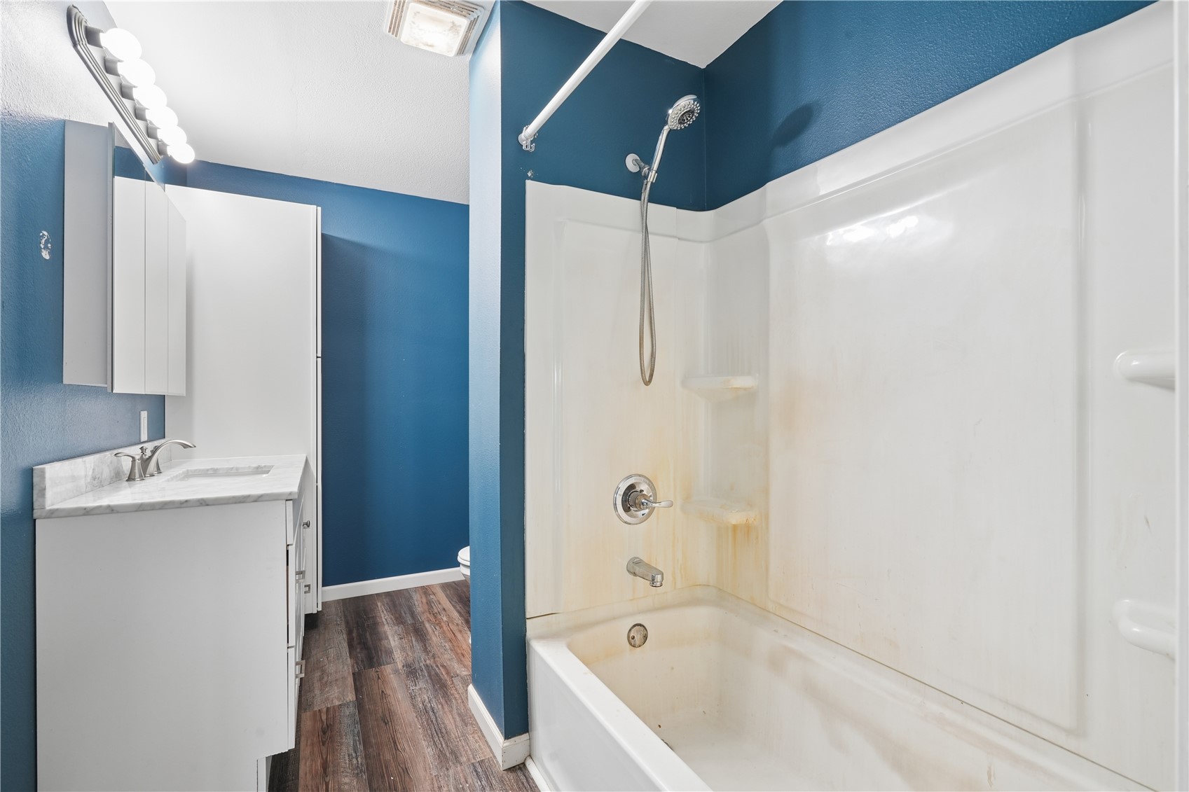 1056 W Avenue Norway IA 52318