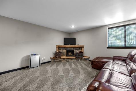 1626 Prairie Rose Drive SW Cedar Rapids IA 52404