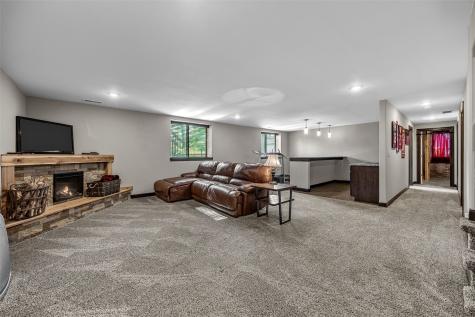 1626 Prairie Rose Drive SW Cedar Rapids IA 52404