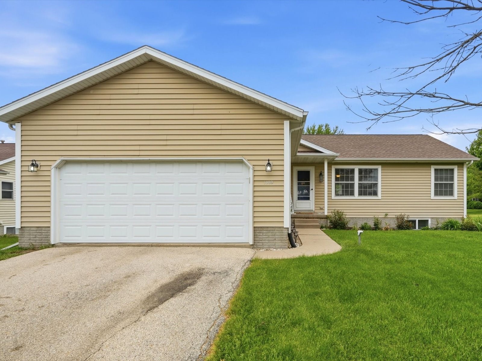 1009 Business 30 SW Mt Vernon IA 52314
