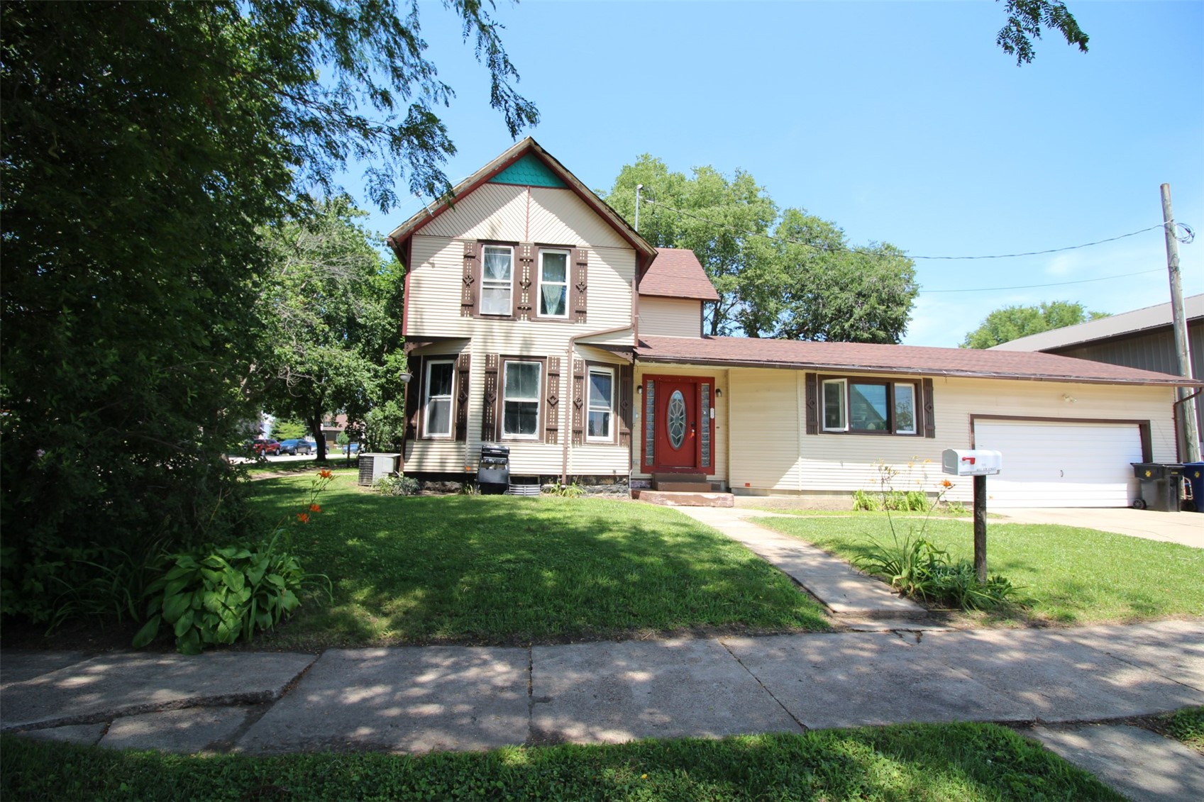 222 W 5th Street Tipton IA 52772